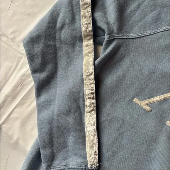 Abercrombie & Fitch Blue Velour Logo Sweatshirt Crewneck w/Velour Stripes Y2K M - Picture 4 of 9